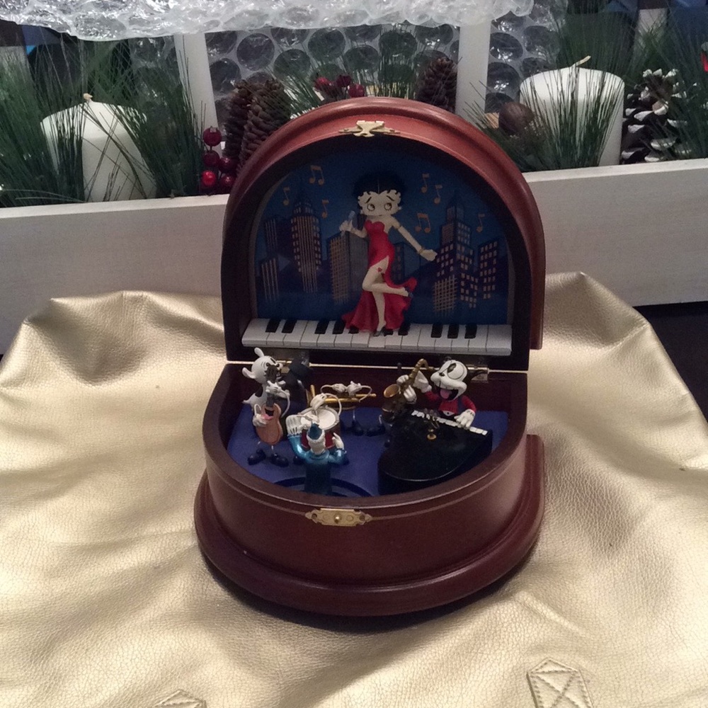 Betty Boop Music Box - RARE FIND